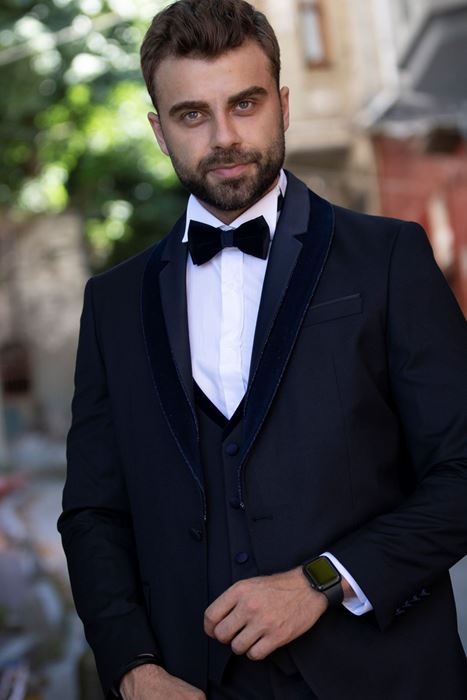 Image de DARK NAVY COLLAR DÉTAILLÉ FUMÉE