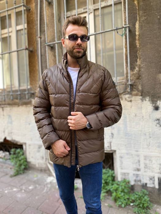 Image de VESTE GONFLABLE DE SPORT DÉTAILLÉE AUX ÉPAULES BRONZE