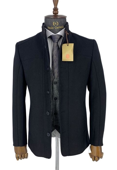 صورة معطف أسود مدخن